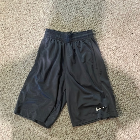 Grey nike shorts - Picture 1 of 1
